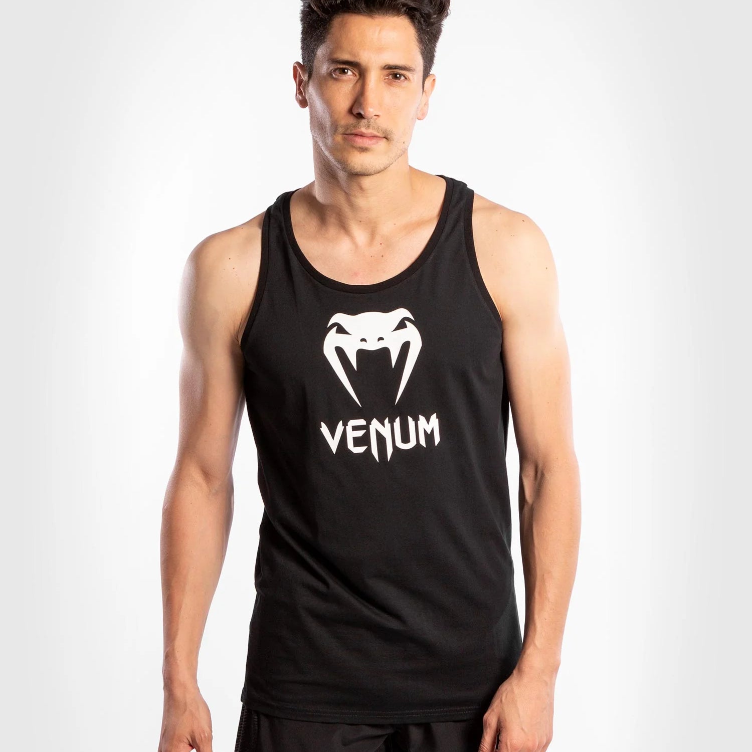 2_252F7_252Fe_252Fe_252F27ee5e8a4fc3b7e3b67cceae3429e2525601ece1_TANKTOP_CLASSICS_BLACK_WHITE_01__1.webp