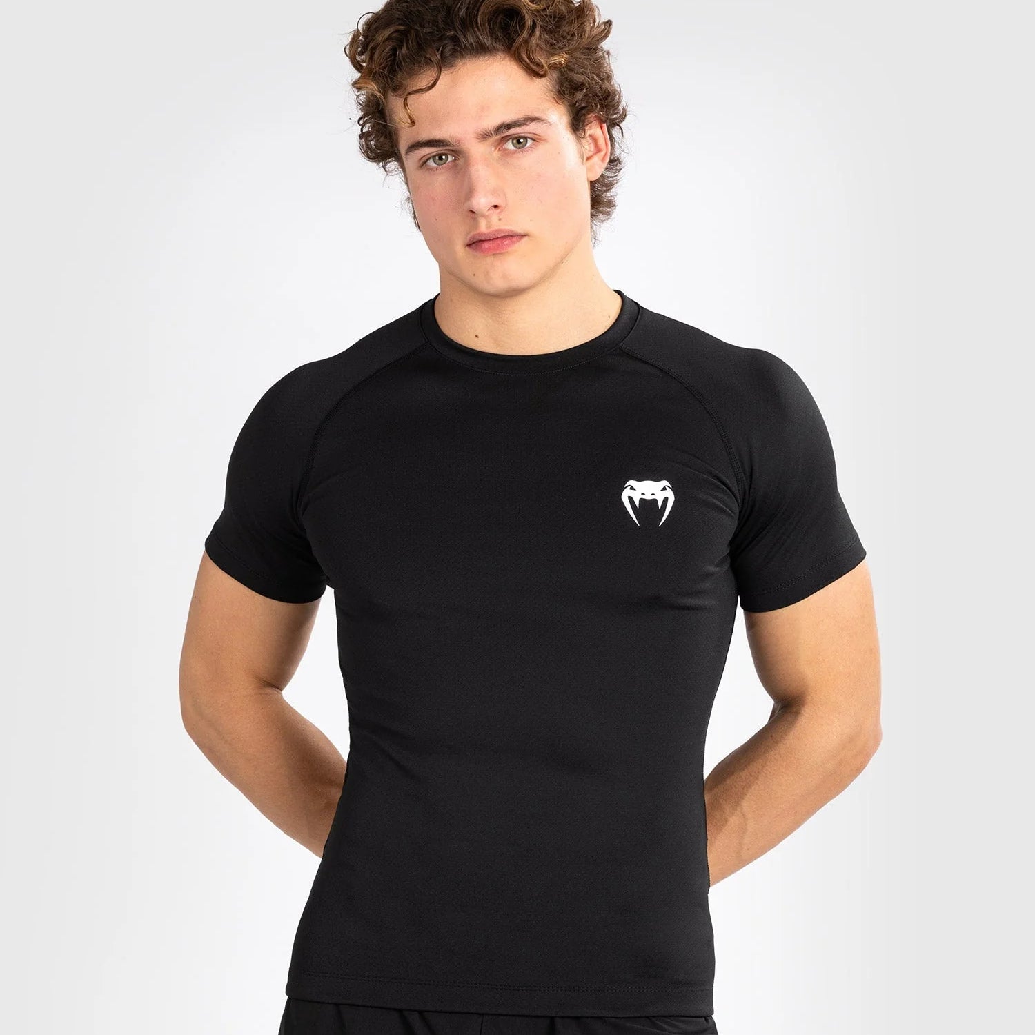 769135b86550138bc911d8d72f901af2d1d3a9a5_RASHGUARD_SL_CONTENDER_BLACK_5_jpg_a2f6c202-e351-4476-8329-9a367f125909.webp