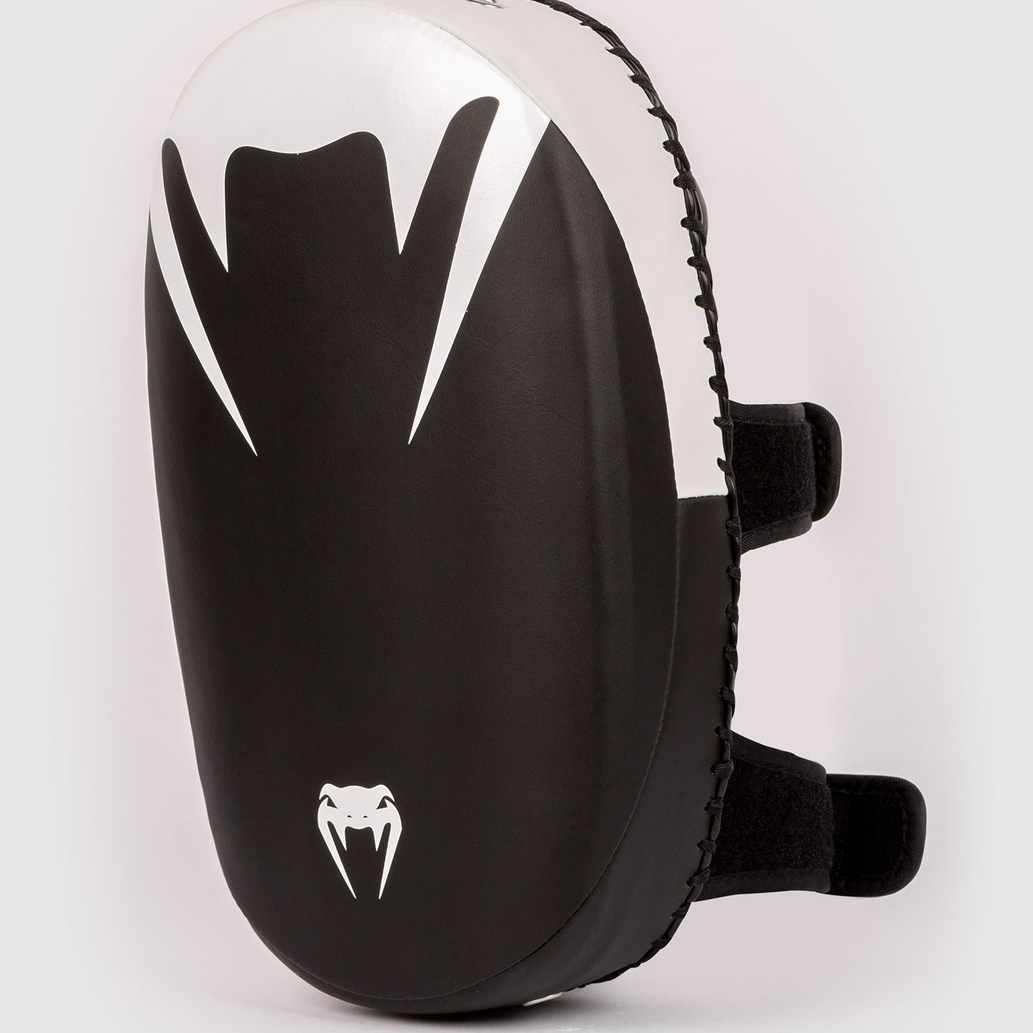 KICKPADS_LIGHT_BLACK_WHITE_03_da4c.jpg