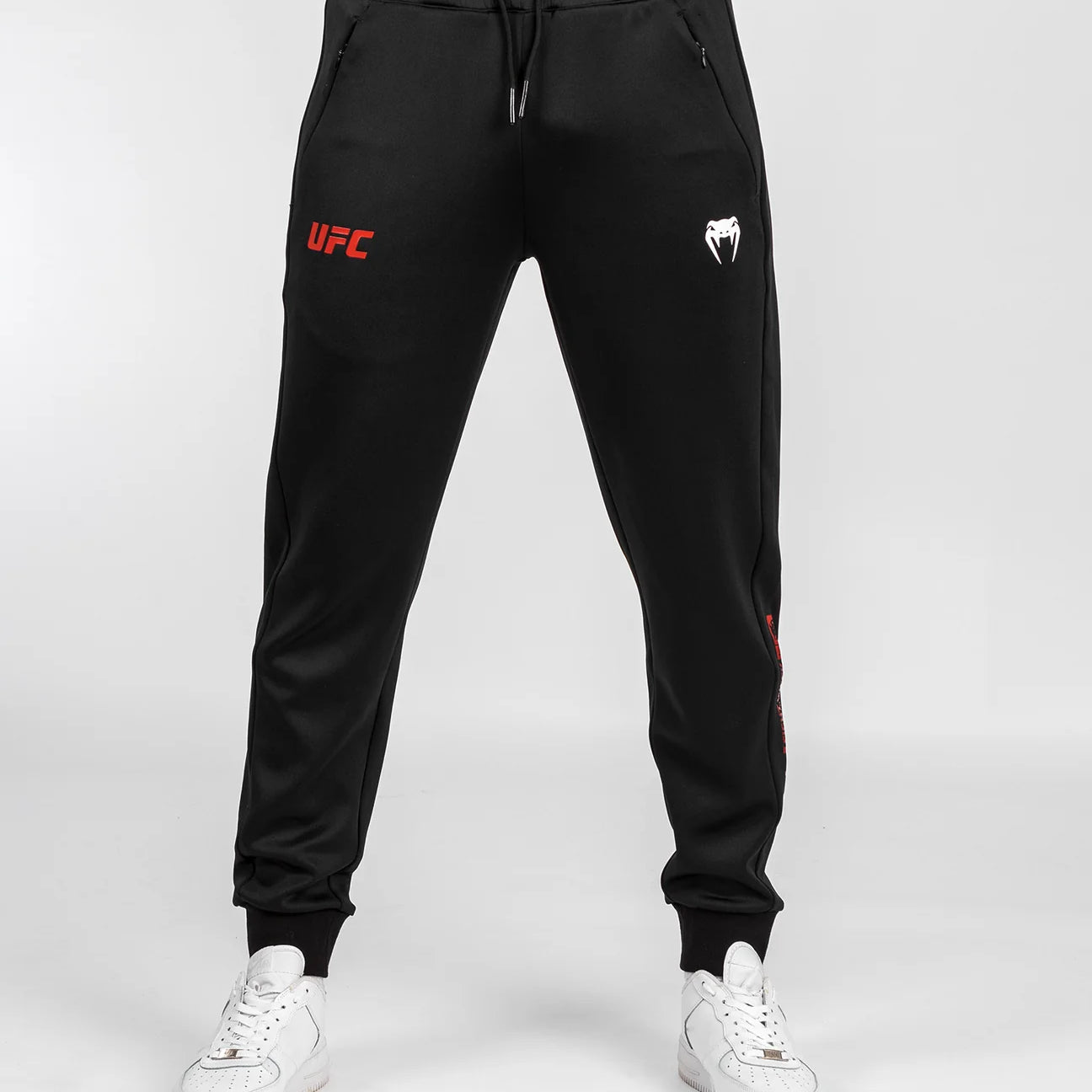 c_252F4_252F8_252F1_252Fc481aa552e017a0c0db55d57673ae3b9bebac379_JOGGING_FW3_BLACK_RED_01_F_1296x_a6b54378-2f6e-47b2-82fb-d2fd91761a01.webp